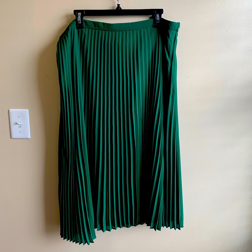 Ann Taylor Kelly Green Pleated Skirt